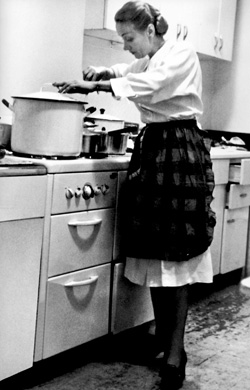 sis-dietrich-cooking