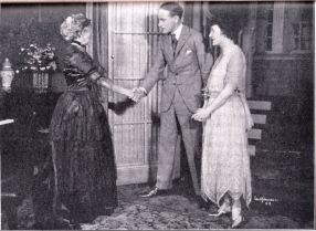 sis-older-mrswhiffen-lesliehoward-patriciacollinge-justsuppose1920